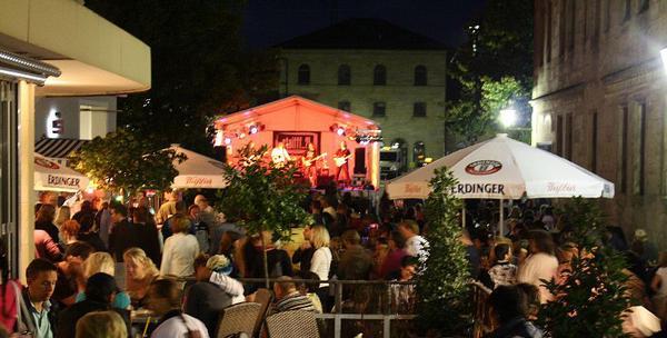 l_e60e07bc0b8348d7acf78303effb208c.jpg - .