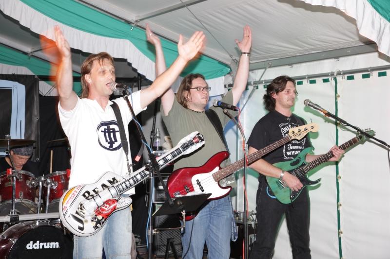 woff6.jpg - hands up!